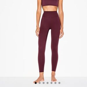 Nike SKIMS MATTE 26" LEGGING | CURRANT Large Worn Once